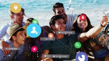 Sosyal medya simgelerinin animasyonu ve çeşitli insanların selfie çekmesi üzerine bağlantılar ağı. küresel sosyal medya, bağlantılar, iletişim ve teknoloji konsepti dijital olarak oluşturulmuş video.