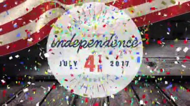 Bağımsızlık Günü Animasyonu Amerikan bayrağı ve konfetiyle yazılmış. Vatanseverlik ve kutlama konsepti dijital olarak oluşturulmuş video.