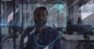 Afrika kökenli Amerikalı iş adamının mali veri işleme ve küresinin animasyonu. küresel iş, finans ve dijital arayüz kavramı dijital olarak oluşturulmuş video.