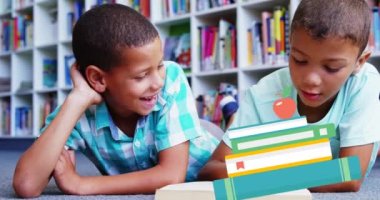 Okulda kitap okuyan mutlu öğrencilerin üzerine hareket eden kitapların animasyonu. Çocuk kitabı günü, okuma ve eğitim konsepti dijital olarak oluşturulmuş video.