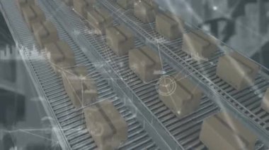 Taşıyıcı bantlardaki karton kutular üzerinden istatistiklerle bağlantı ağının animasyonu. küresel gönderim ve veri işleme kavramı dijital olarak oluşturulmuş video.