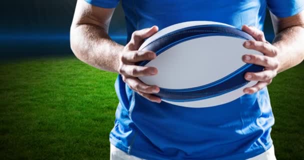 Animacja Białego Mężczyzny Grającego Rugby Trzymającego Piłkę Nad Stadionem Sport — Wideo stockowe