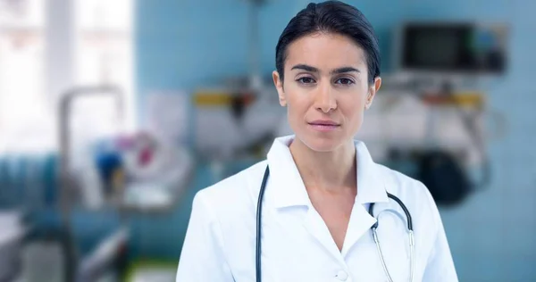 Retrato Doctora Biracial Segura Pie Hospital Espacio Copia Día Mundial —  Fotos de Stock