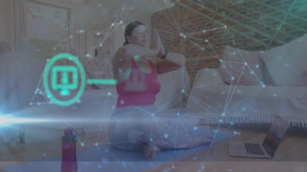 Icônes Numériques Néon Réseau Connexions Contre Femme Caucasienne Effectuant Yoga — Video