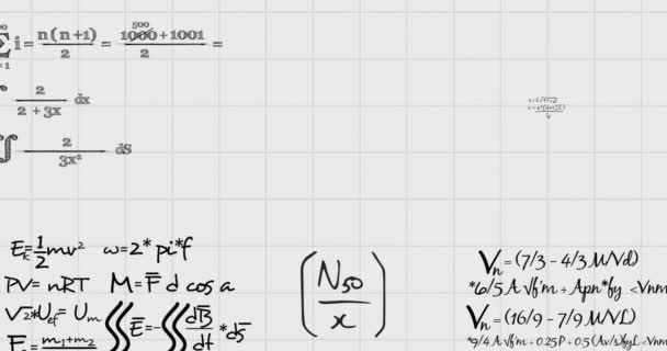 学校のノートブックに数学の方程式を超えるハートグローブと数学のテキストのアニメーション 学習と数学教育の概念はデジタルで生成され — ストック動画