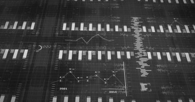 Siyah arkaplan üzerinde sayılar ve veri işleme ile diyagramların resmi. 