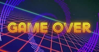 Siyah arkaplan üzerinde şekiller olan metin üzerinden oyunun animasyonu. Retro iletişim ve video oyunu konsepti dijital olarak oluşturuldu.