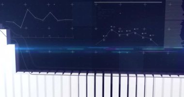 Siyah arkaplan üzerinden finansal veri işleme animasyonu. küresel iş, bağlantılar, dijital arayüz ve teknoloji konsepti dijital olarak oluşturulmuş video.