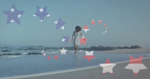 Κινούμενα Σχέδια Αστεριών Και Αμερικανική Σημαία Πάνω Αφροαμερικανή Γυναίκα Που — Αρχείο Βίντεο