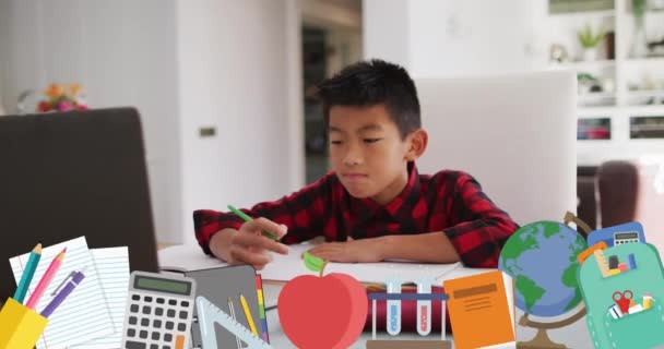 Animación Los Iconos Escuela Sobre Colegial Asiático Que Tiene Videollamada — Vídeos de Stock