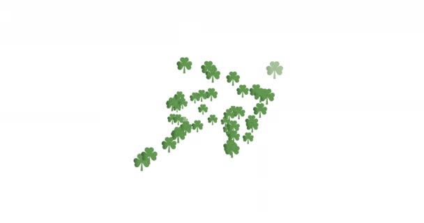 白い背景に複数のクローバーの葉が浮遊し 緑の光の道 ハッピー パークのお祝いのコンセプト — ストック動画