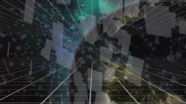 Siyah arkaplanda dönen küre ve bulut simgesi animasyonu. bulut hesaplama ve veri işleme kavramı dijital olarak oluşturulmuş video.