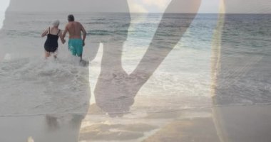 Kumsalda beyaz yaşlı bir çiftin el ele tutuşmasının animasyonu. Retro iletişim ve sosyal medya konsepti dijital olarak oluşturulmuş video.