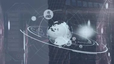 Medya simgeleri ve şehir manzarası üzerinde dünyanın animasyonu. dünya ve haritalar konsepti dijital olarak oluşturulmuş video.