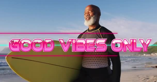 Animación Buenas Vibraciones Solo Texto Con Hombre Afroamericano Sosteniendo Tabla — Vídeos de Stock