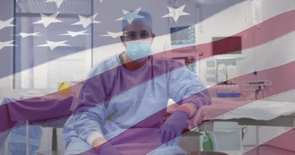 Animace Americké Vlajky Nad Bělošským Lékařem Obličejovou Maskou Patriotismus Koncepce — Stock video