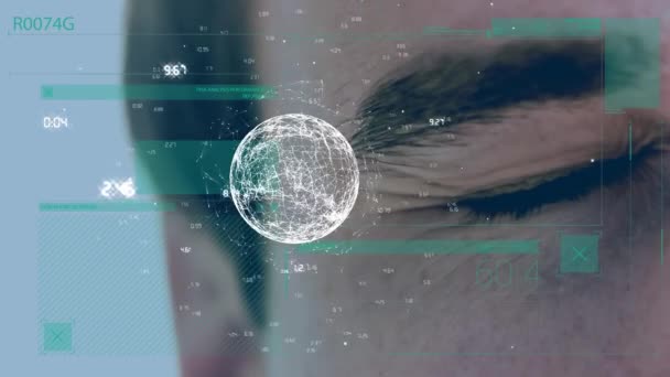 Animación Globo Procesamiento Datos Sobre Ojo Del Hombre Caucásico Negocios — Vídeo de stock