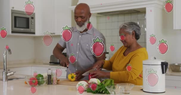 Animation Fraises Sur Couple Personnes Âgées Diverses Préparant Des Aliments — Video