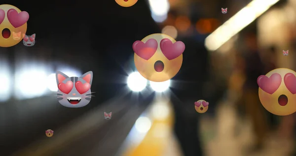 Image Multiples Icônes Emoji Avec Les Yeux Cœur Sur Train — Photo