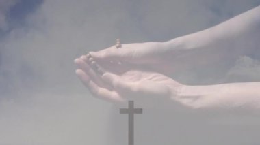 Kafkasyalı bir kadının haç ve bulutlar için dua edişinin animasyonu. din ve inanç kavramı dijital olarak oluşturulan video.