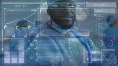 Dijital arayüzün ve Afrika kökenli Amerikalı erkek doktorun videosu. dijital arayüzler konsept ve bağlantılar konsepti dijital olarak oluşturulmuş video.