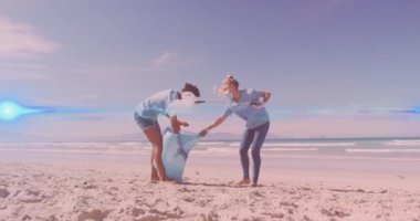 Yüzü maskeli farklı çiftlerin sahilden çöp toplaması üzerine ışık animasyonu. Korona virüsü salgını sırasındaki ekolojik koruma gönüllü ayı dijital olarak oluşturuldu.