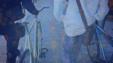 Bisikletle yürüyen melez iş adamlarının üzerinde hareket eden şekillerin animasyonu. pedal günü ve dijital olarak üretilen video konsepti.