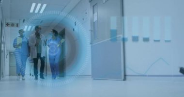 Hastanedeki maske takan çeşitli tıbbi personellerin taranması. covid 19 pandemik konsept sırasında dijital olarak üretilen tıp ve sağlık hizmetleri.