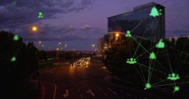 Şehir manzarası üzerindeki bağlantı ağının ve simgelerin animasyonu. küresel bağlantılar, iş dünyası, dijital arayüz, teknoloji ve ağ konsepti dijital olarak oluşturulmuş video.