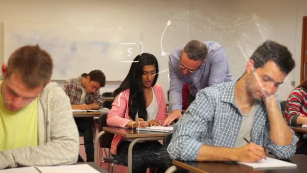 Animación Fórmulas Matemáticas Sobre Diversos Estudiantes Clase Escuela Concepto Aprendizaje — Vídeo de stock