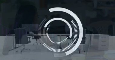 Ofis üzerinde veri işleme ve güvenlik kasası animasyonu. küresel iletişim ve veri güvenliği konsepti dijital olarak oluşturulmuş video.