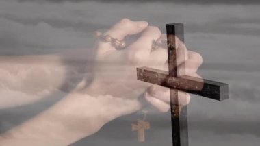 Kafkasyalı bir kadının haç ve bulutlar için dua edişinin animasyonu. din ve inanç kavramı dijital olarak oluşturulan video.