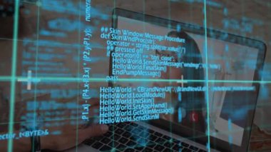 Bilgisayarı kullanarak iş adamlarının verilerini inceliyorum. küresel bağlantılar, iş dünyası, dijital arayüz, teknoloji ve ağ konsepti dijital olarak oluşturulmuş video.