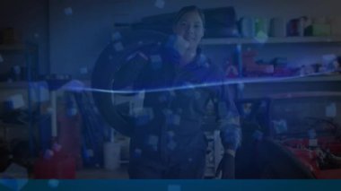 Melez kadın tamircinin üzerine mavi ışık. dijital arayüzler konsept ve bağlantılar konsepti dijital olarak oluşturulmuş video.