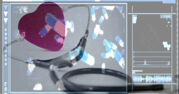 Imagen Pantallas Con Procesamiento Datos Médicos Sobre Corazón Estetoscopio Tecnología — Foto de Stock