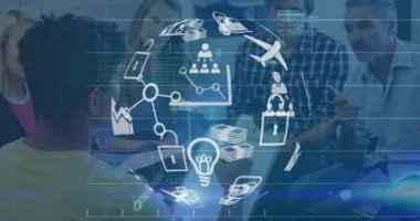 Çeşitli iş adamları üzerinde dijital arayüz ve simgelerin videosu. dijital arayüzler konsept ve bağlantılar konsepti dijital olarak oluşturulmuş video.