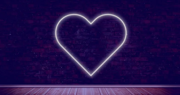 Зображення Значка Неонового Серця Над Цегляною Стіною Фіолетового Фону Соціальні — стокове фото