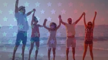 Amerika Birleşik Devletleri bayrağının değişik arkadaşların zıplaması ve plajda beşlik çakması üzerine canlandırması. Amerikan vatanseverliği, tatil ve arkadaşlık konsepti dijital olarak oluşturulmuş video.