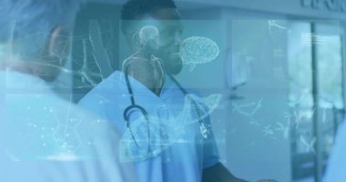 Afro-Amerikan erkek doktor ekranında tıbbi veri işleme animasyonu. covid 19 pandemik konsept sırasında dijital olarak üretilen tıp ve sağlık hizmetleri.