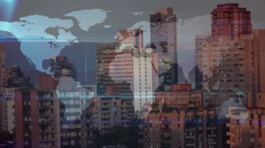 Şehir haritası üzerinde bağlantı ağı, dünya haritası ve veri işleme ağının animasyonu. küresel dijital arayüz, teknoloji ve bağlantılar konsepti dijital olarak oluşturulmuş video.