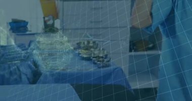 Yüz maskeli beyaz kadın cerrah üzerinde DNA ipliği ve veri işleme animasyonu. covid 19 pandemik konsept sırasında dijital olarak üretilen video boyunca küresel araştırma ve tıp.