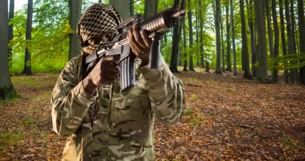 Afrika Kökenli Amerikalı Erkek Askerin Orman Üzerindeki Animasyonu Silahlı Kuvvetler — Stok video
