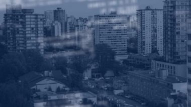 Şehir manzarası üzerinde veri işleme animasyonu. küresel dijital arayüz, teknoloji ve bağlantılar konsepti dijital olarak oluşturulmuş video.