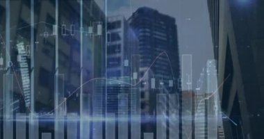 Ofis binaları üzerinde istatistik ve finansal veri işleme animasyonu. iş, finans ve veri işleme kavramı dijital olarak oluşturulmuş video.