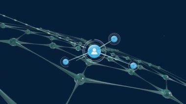 Siyah arkaplanda simgelerle ve şekillerle bağlantı ağının animasyonu. Sosyal medya ve iletişim arayüzü kavramı dijital olarak oluşturulmuş video.