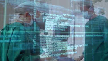 Çeşitli erkek ve kadın cerrahlar üzerinde veri işleme animasyonu. küresel tıp, sağlık ve dijital arayüz kavramı dijital olarak üretilen video.