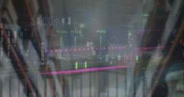 Sokak ve depo üzerinden finansal veri işleme animasyonu. küresel iş, dağıtım, bağlantılar ve dijital arayüz konsepti dijital olarak oluşturulmuş video.