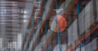 Boş bir depoda finansal veri işleme animasyonu. küresel sevkiyat, dağıtım ve bağlantılar konsepti dijital olarak oluşturulmuş video.