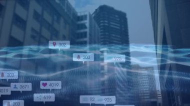 Şehirdeki medya simgelerinin ve noktaların animasyonu. küresel iş ve dijital arayüz kavramı dijital olarak oluşturulmuş video.