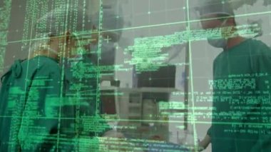 Çeşitli erkek ve kadın cerrahlar üzerinde veri işleme animasyonu. küresel tıp, sağlık ve dijital arayüz kavramı dijital olarak üretilen video.